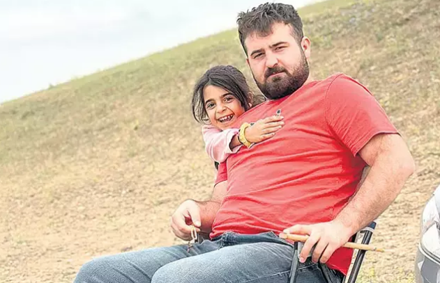 Narin'in dışarıdaki tek ağabeyi Baran Güran aileyi korudu! Amcamdan ya