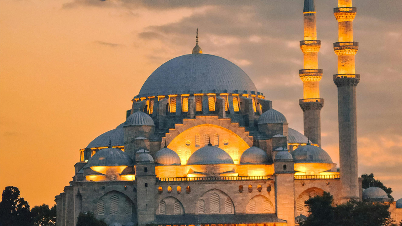 AK Parti'li eski il başkanından yüksek ezan sesine tepki