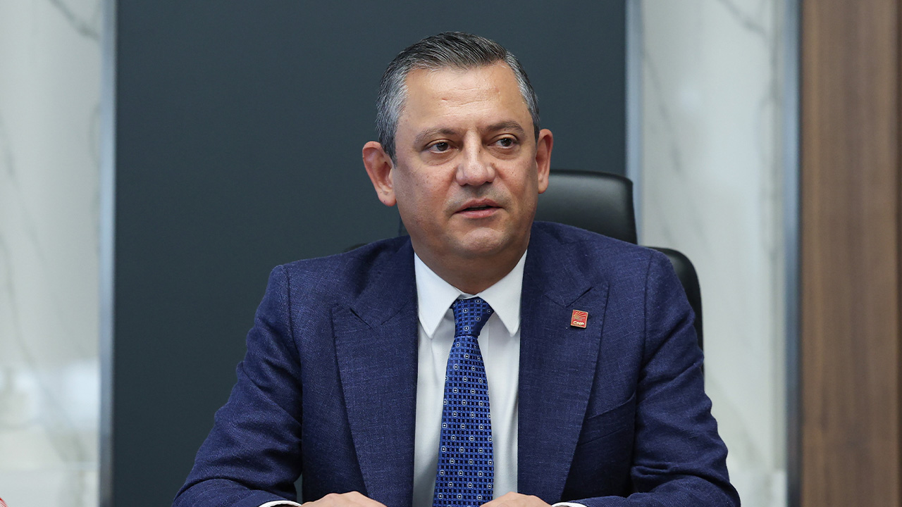 Bomba iddia: "Özgür Özel'in bacağı kırılmamış, silahla vurmuşlar!"