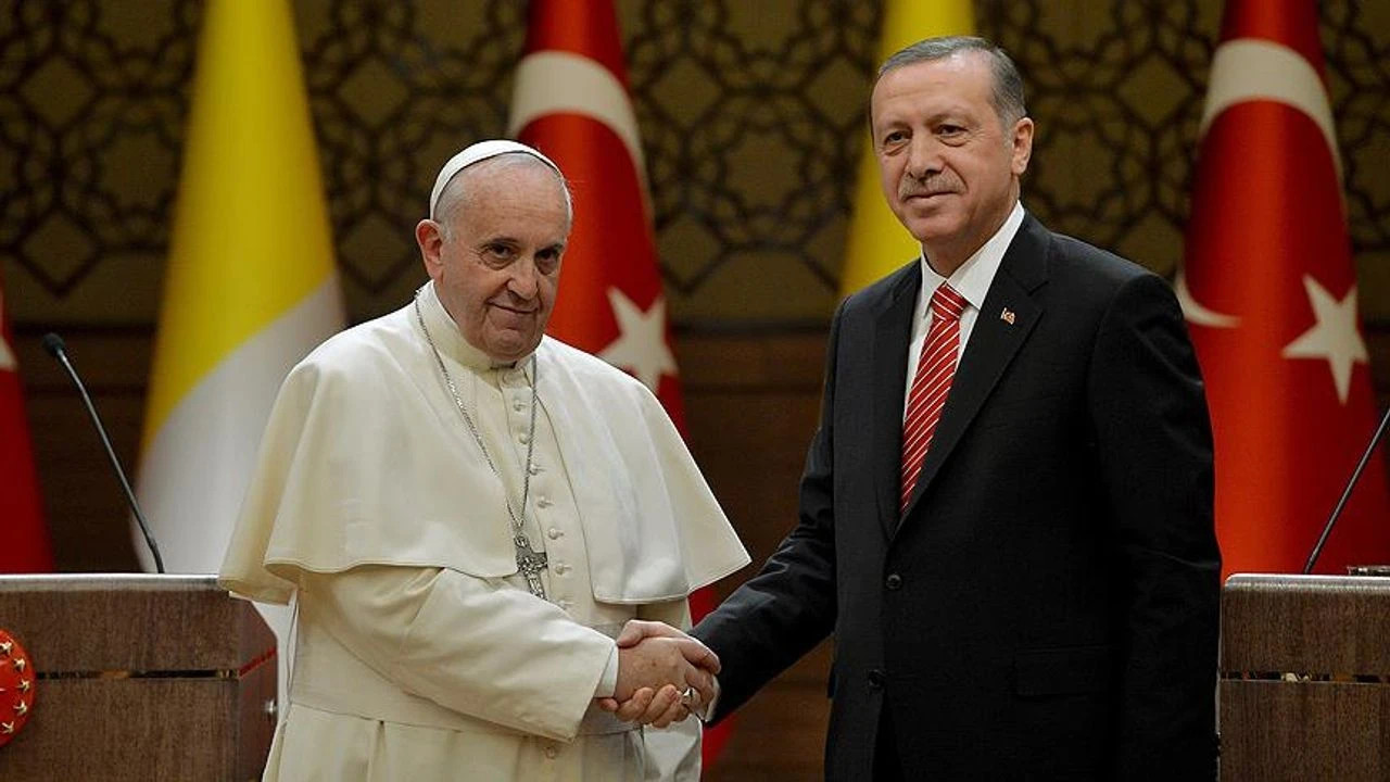 'Torunum uyardı' demişti: Cumhurbaşkanı Erdoğan Papa'yı aradı