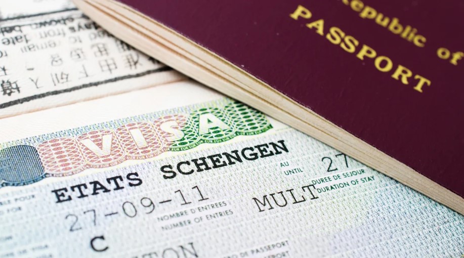 Bakan Bolat duyurdu! Schengen vizesi için ‘Fast track’ hamlesi