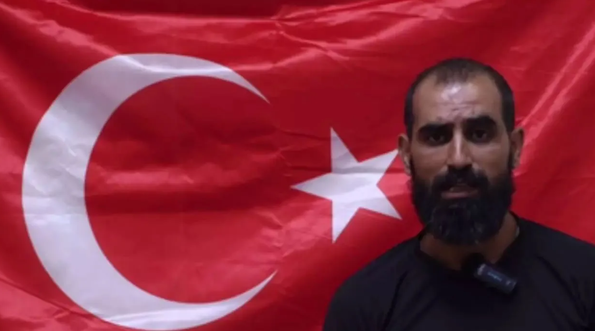 Türk bayrağına zarar verdi, MİT yakaladı: Türk halkından özür dilerim