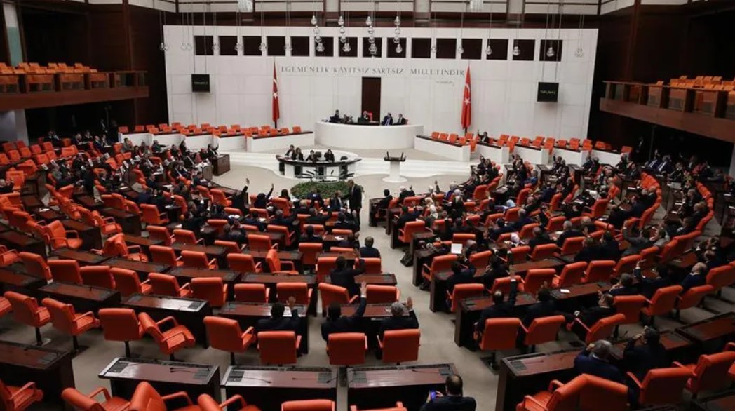 AK Parti'nin vekil sayısı düştü