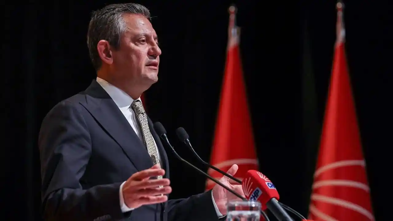 Özgür Özel'den silahlı saldırıya sert tepki: Bu yaptığınız ne yiğitliktir ne de mertlik