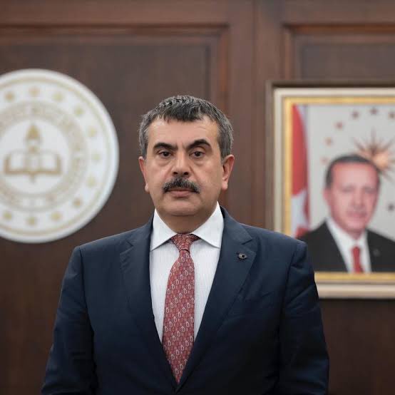 Milli Eğitim Bakanı Yusuf Tekin'den ‘uygunsuz kıyafet’ krizi ile ilgili yorum!