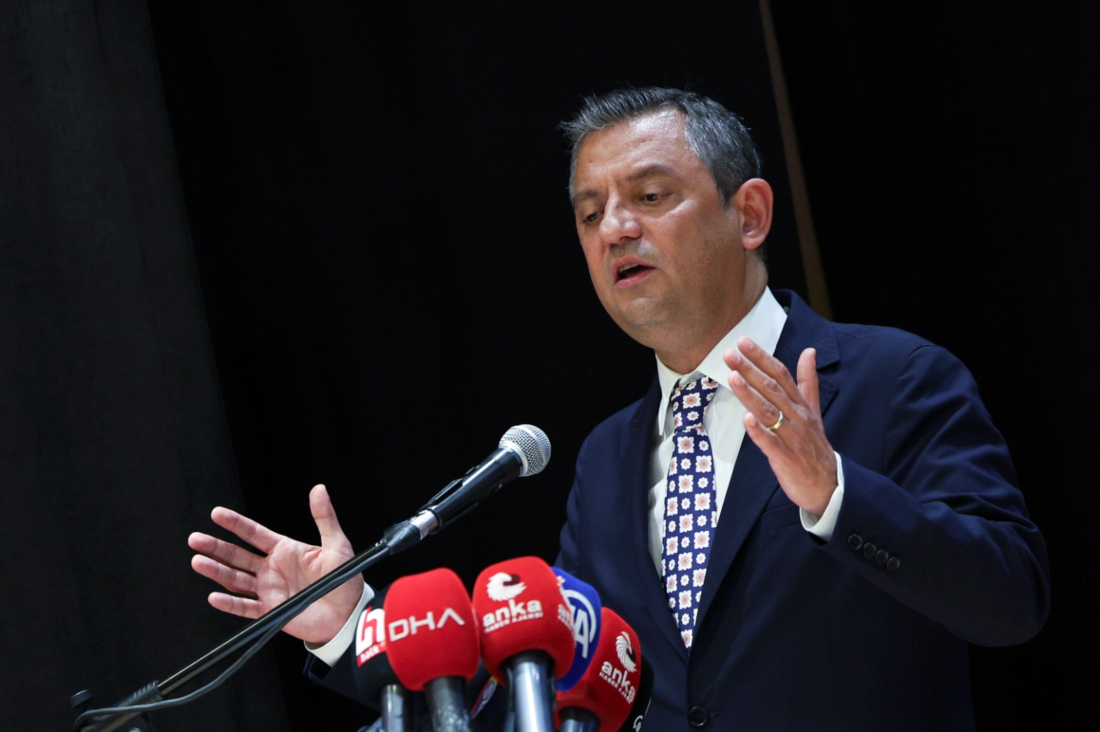 Hububat fiyatları açıklandı, Özgür Özel'den tepki gecikmedi
