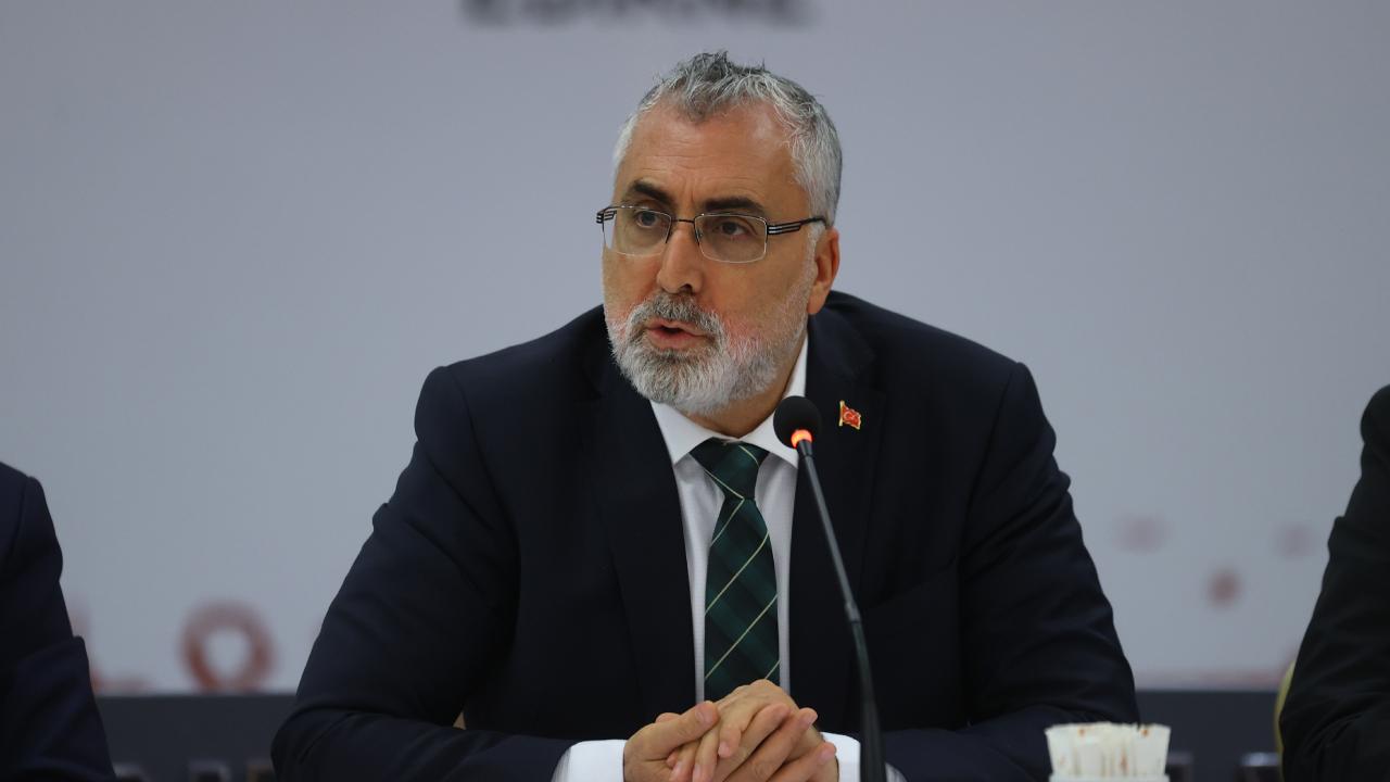 Çalışma ve Sosyal Güvenlik Bakanı Vedat Işıkhan duyurdu! Raporlu ilaçlarla ilgili yeni karar