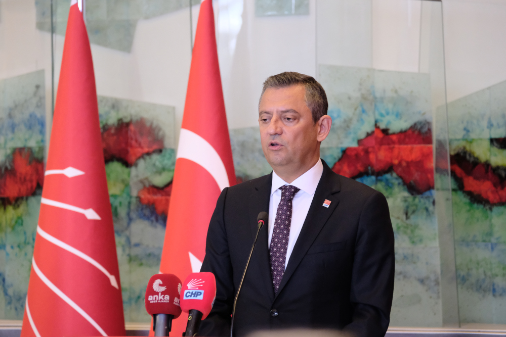 Özgür Özel'in Arapça tabela açıklaması gündem oldu