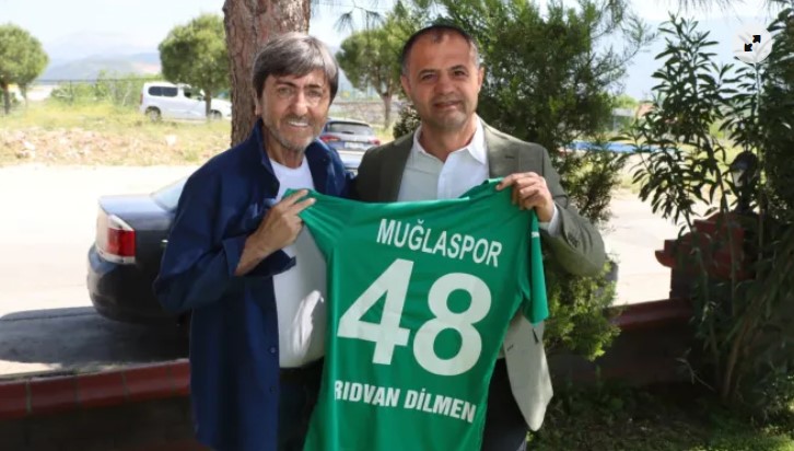 Rıdvan Dilmen, formayla pozunu verdi! Resmi açıklama kısa sürede geldi