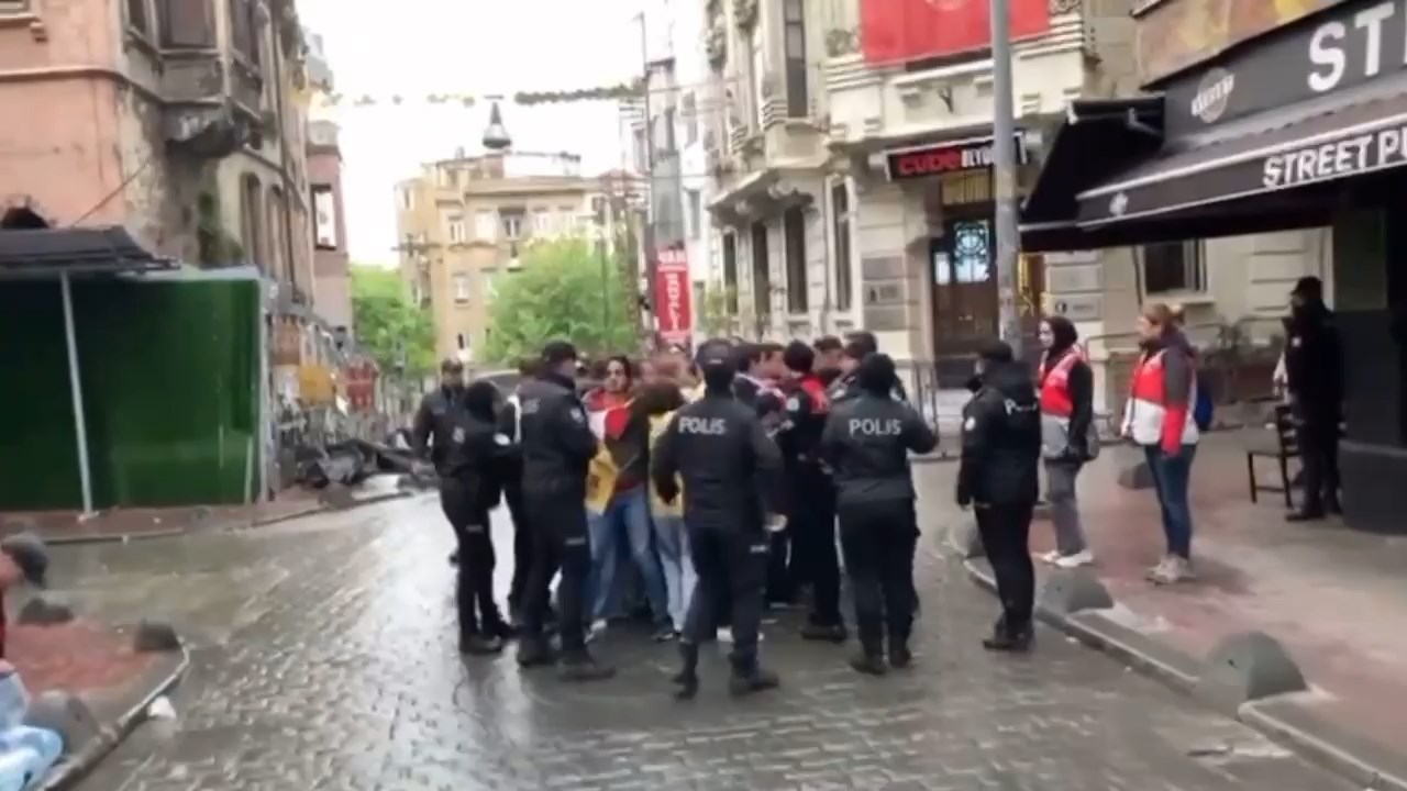 Taksim Meydanı'na çıkmak isteyen gruba gözaltı