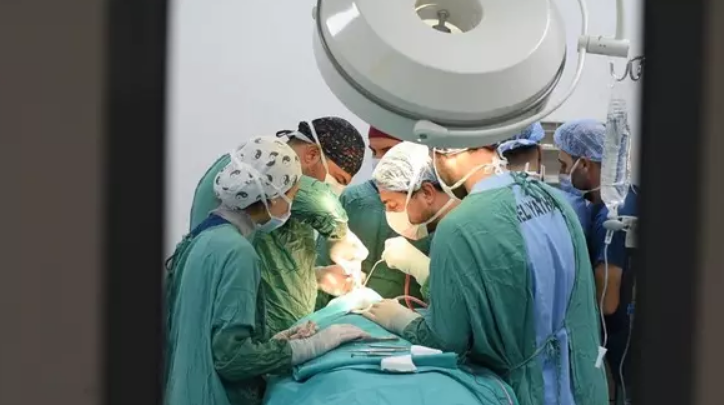 10 yıldır karın ağrısı çekiyordu! Böbreğinden çıkanı görünce şok olaca