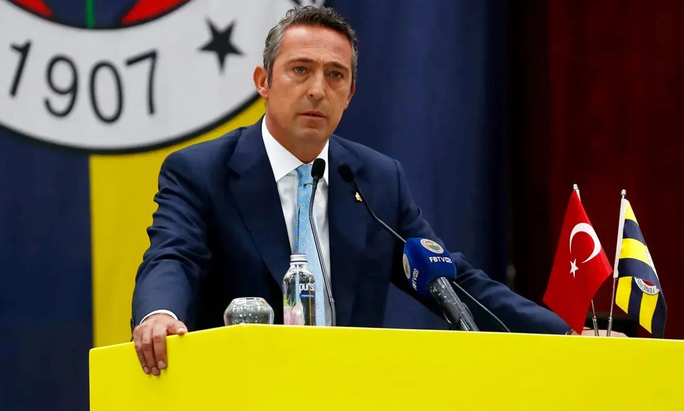 Fenerbahçe kongresinde ipler gerildi! Ali Koç ayağa kalktı, yanına gitti