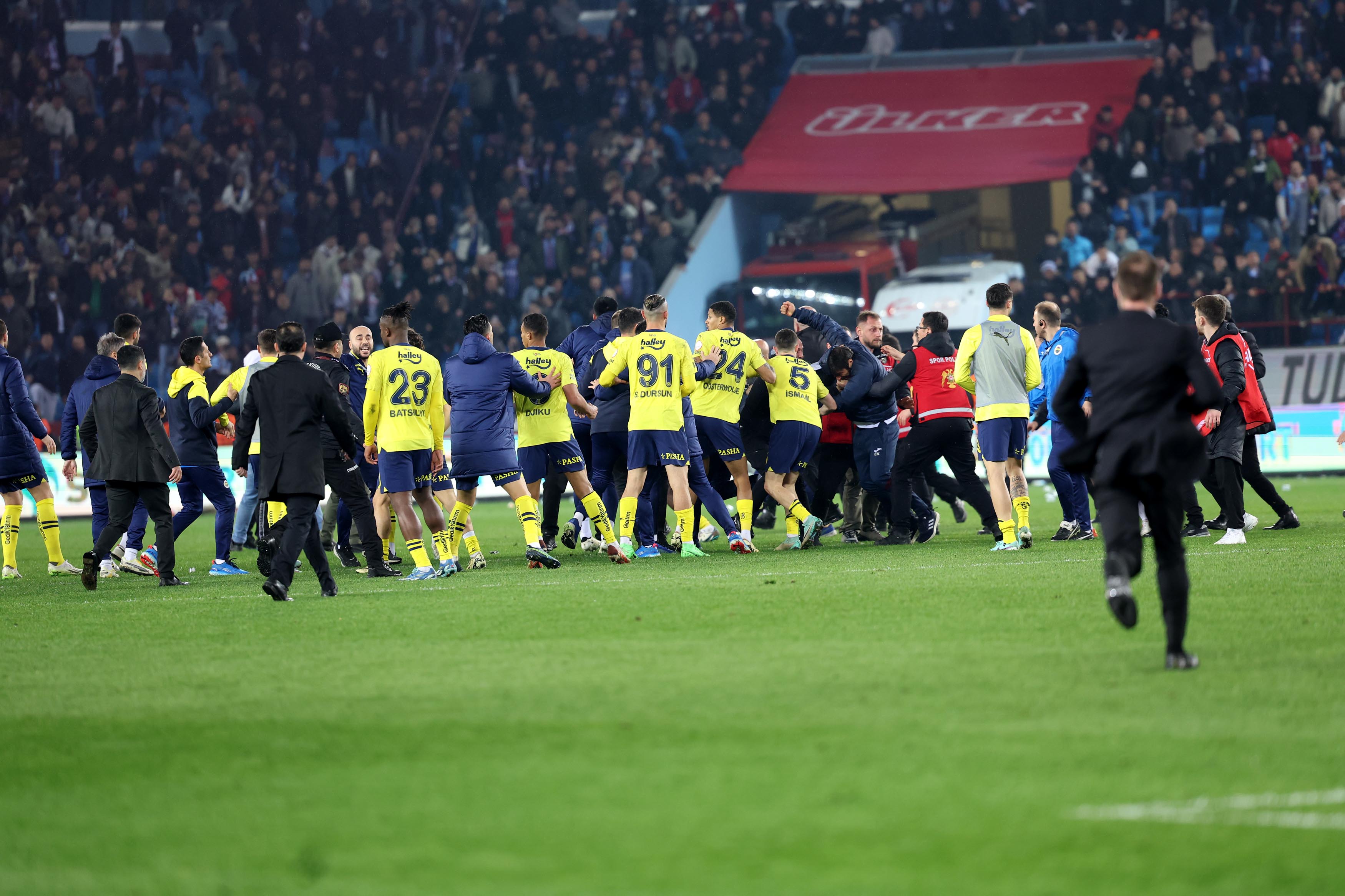 Trabzonspor – Fenerbahçe maçının ardından çıkan olaylar Avrupa basınında büyük yankı buldu
