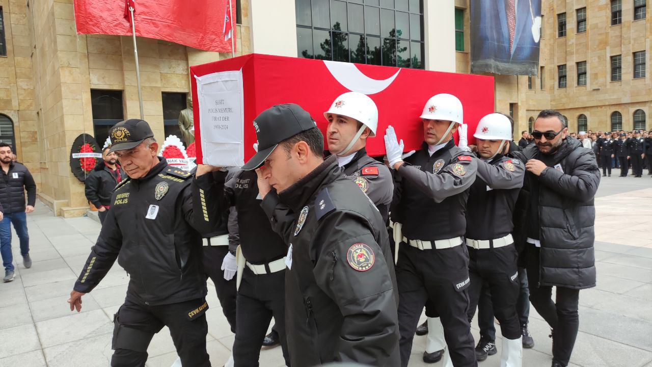 Şehit Fırat Der toprağa verildi: Doğum günü, göreve başlaması ve şehadeti aynı gün…
