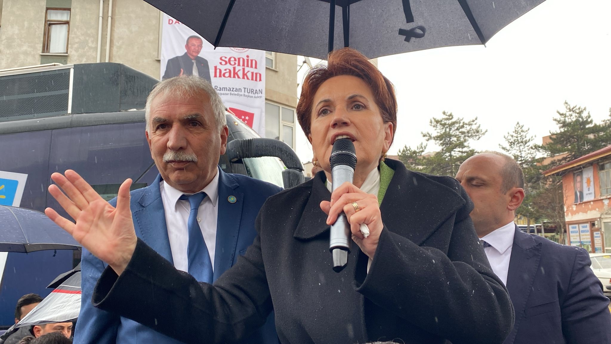Akşener'den 'Suriyeli' çıkışı: Onlara para verirken ekonomi dağılmıyor emekliye gelince…