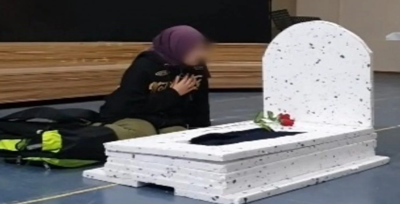 Öğrencilere mezar hazırlattılar başında ağıt yaktırdılar!