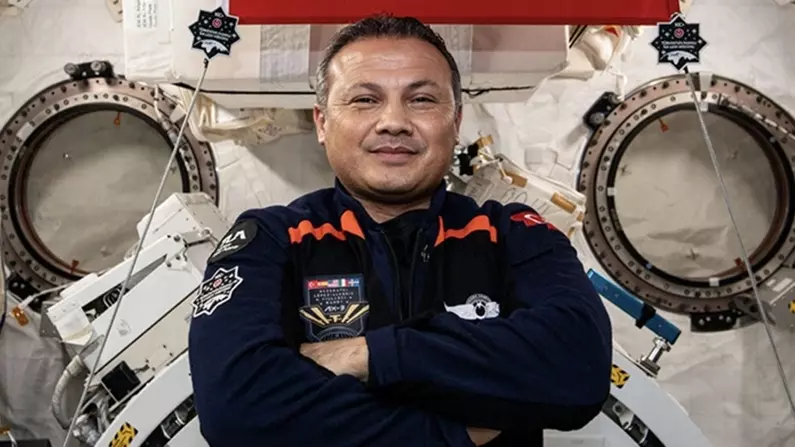 Alper Gezeravcı ve Ax-3 ekibi Dünya'ya döndü!