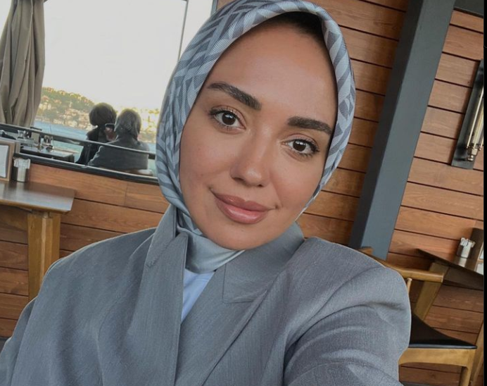 Fenomen Hülya Aslan omzunda Filistin kefiyesi olduğu için AVM'ye alınmadı!
