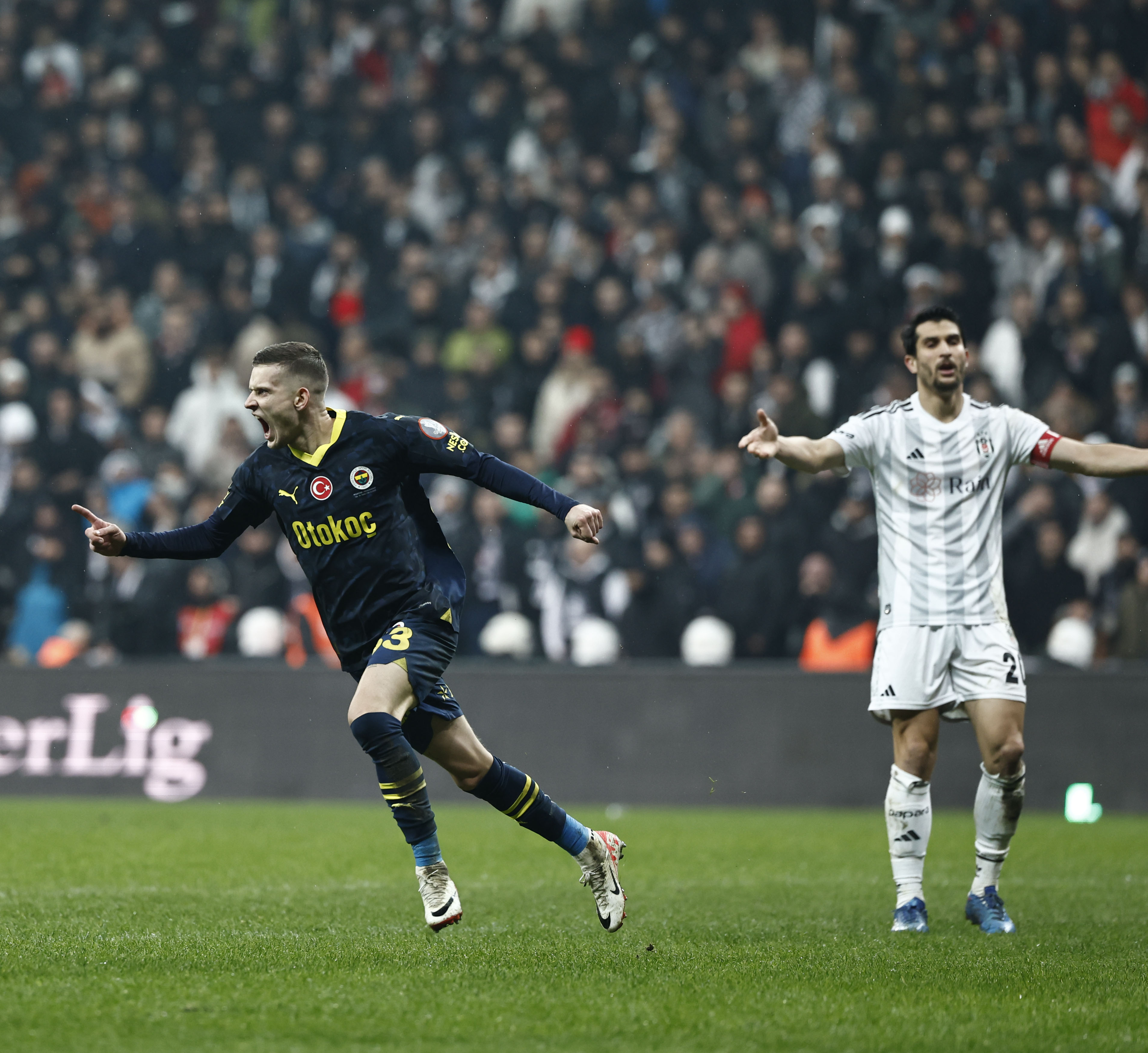 Fenerbahçe deplasmanda Beşiktaş'ı 3-1 mağlup etti