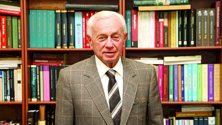 Türk müziğinin önemli ismi Nevzat Atlığ hayatını kaybetti