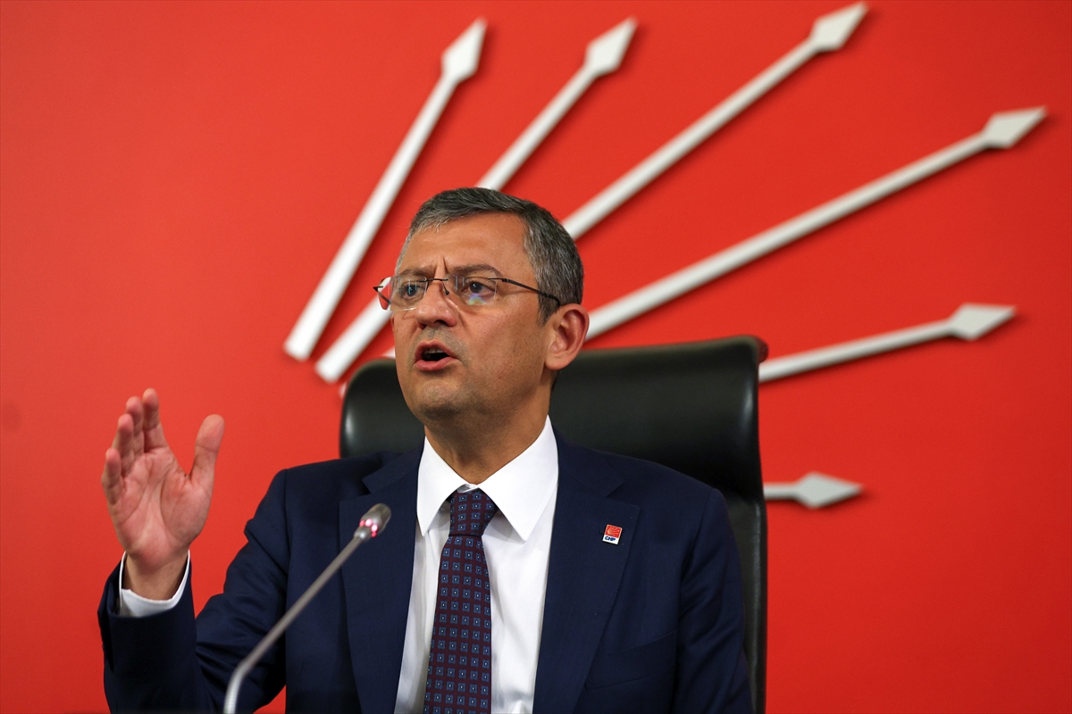 Özgür Özel'den "babaevi" eleştirilerine yanıt