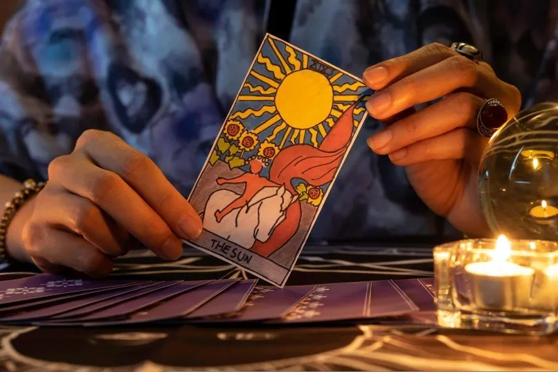 7 Kart Tarot Açılımı: Kart Dizilimi, Anlam ve Yorumları