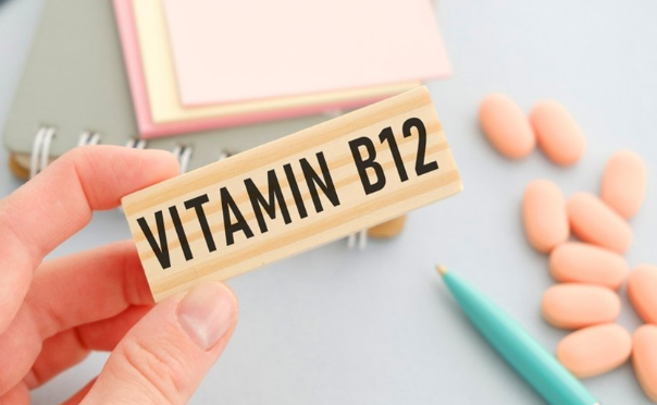 B12 eksikliği nedir? B12 eksikliği neden olur? B12 olan besinler