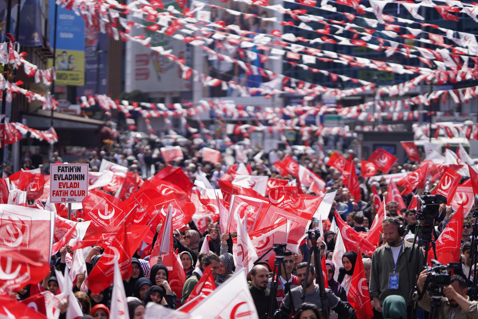 AK Parti'de deprem! 3 meclis üyesi taraf değiştirdi