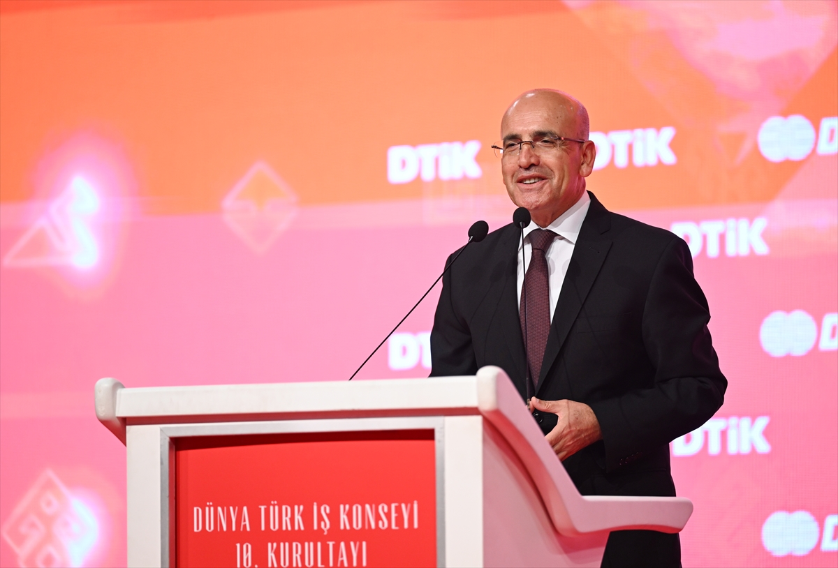 Mehmet Şimşek'ten önemli açıklamalar: Enflasyonla mücadele mesajları