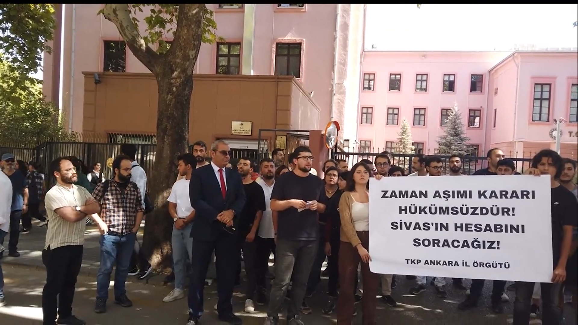 TKP'den Adalet Bakanlığı önünde 'Sivas Katliamı' eylemi