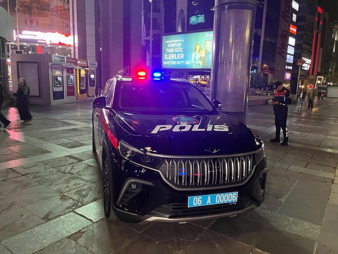 Togg polis aracı olarak yollarda! Büyük ilgi gördü