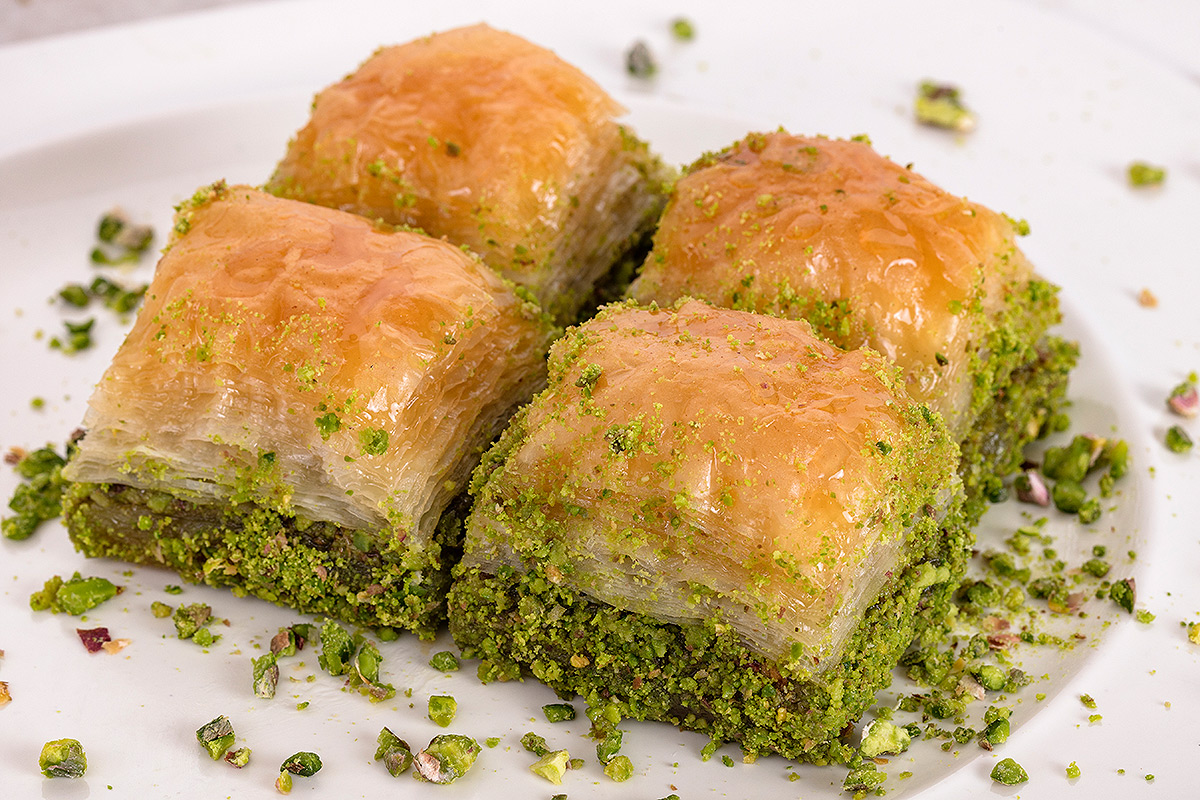 Havalimanında bir dilim baklavanın fiyatı kafayı yedirtti: O fiyata uçak bileti alınır
