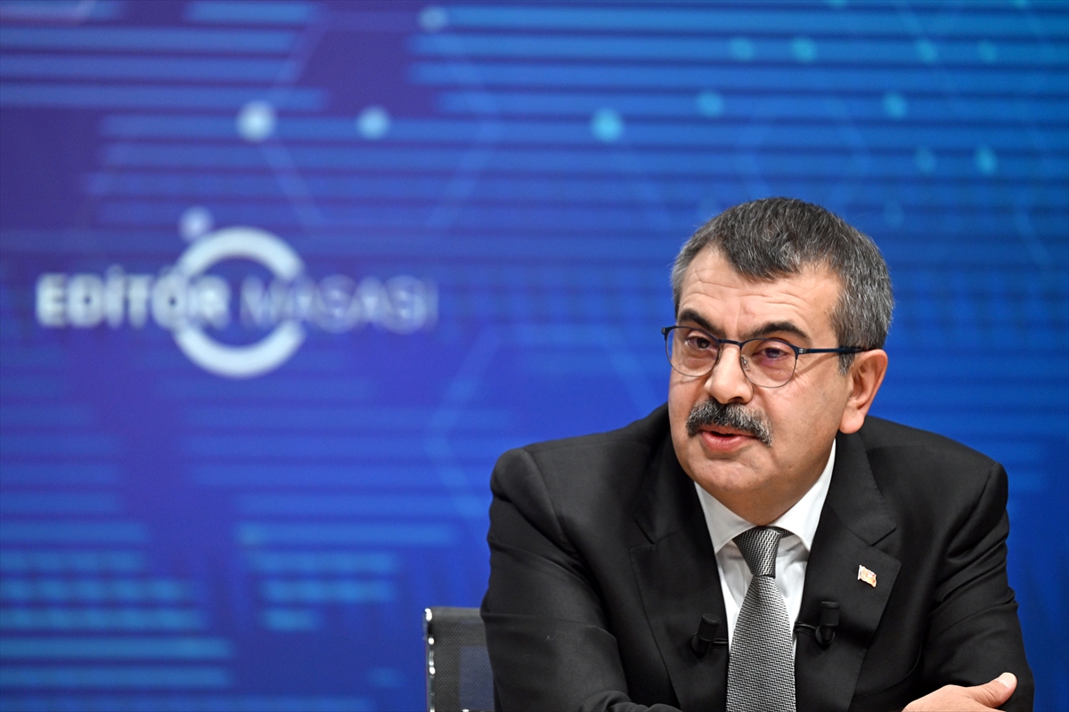 Millî Eğitim Bakanı Yusuf Tekin: Kız okullarının açılmasında kanunen bir engel yok