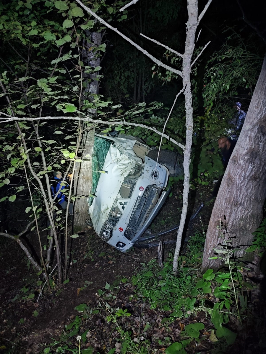 Artvin'de korkunç kaza: Araç uçuruma yuvarlandı