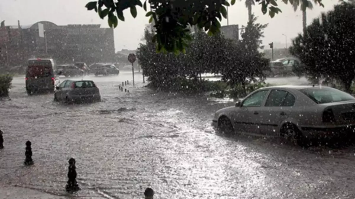 Meteoroloji 7 ili uyardı! Sel ve su baskını geliyor