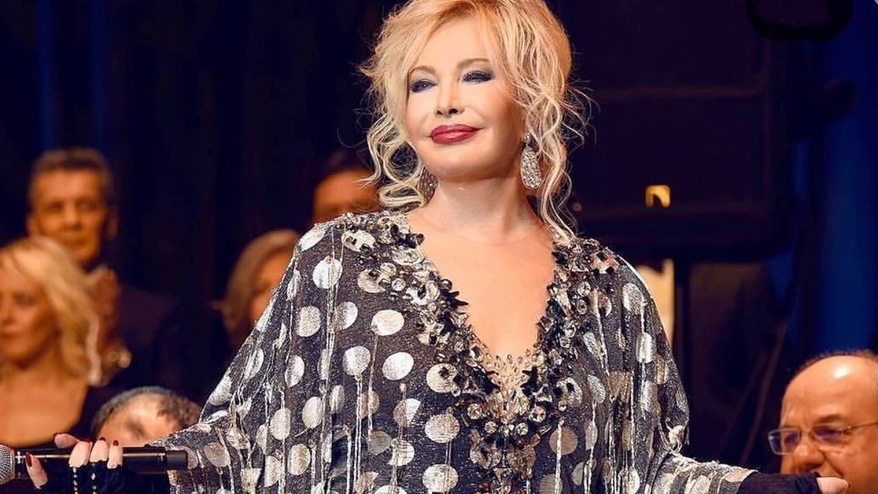 Emel Sayın'dan gençliğine övgü