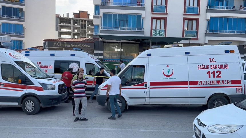 Elazığ'da kan donduran olay: Ambulansta tekrar vurdu!