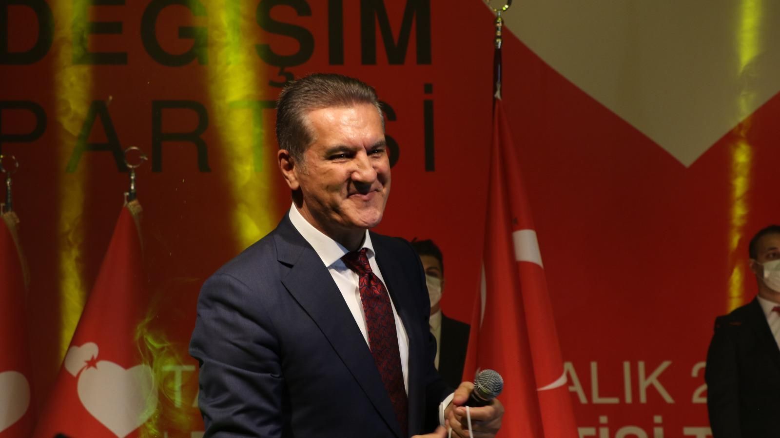 Mustafa Sarıgül 'Yılın en iyi sosyal medya kullanan siyasetçisi' ödülü aldı!