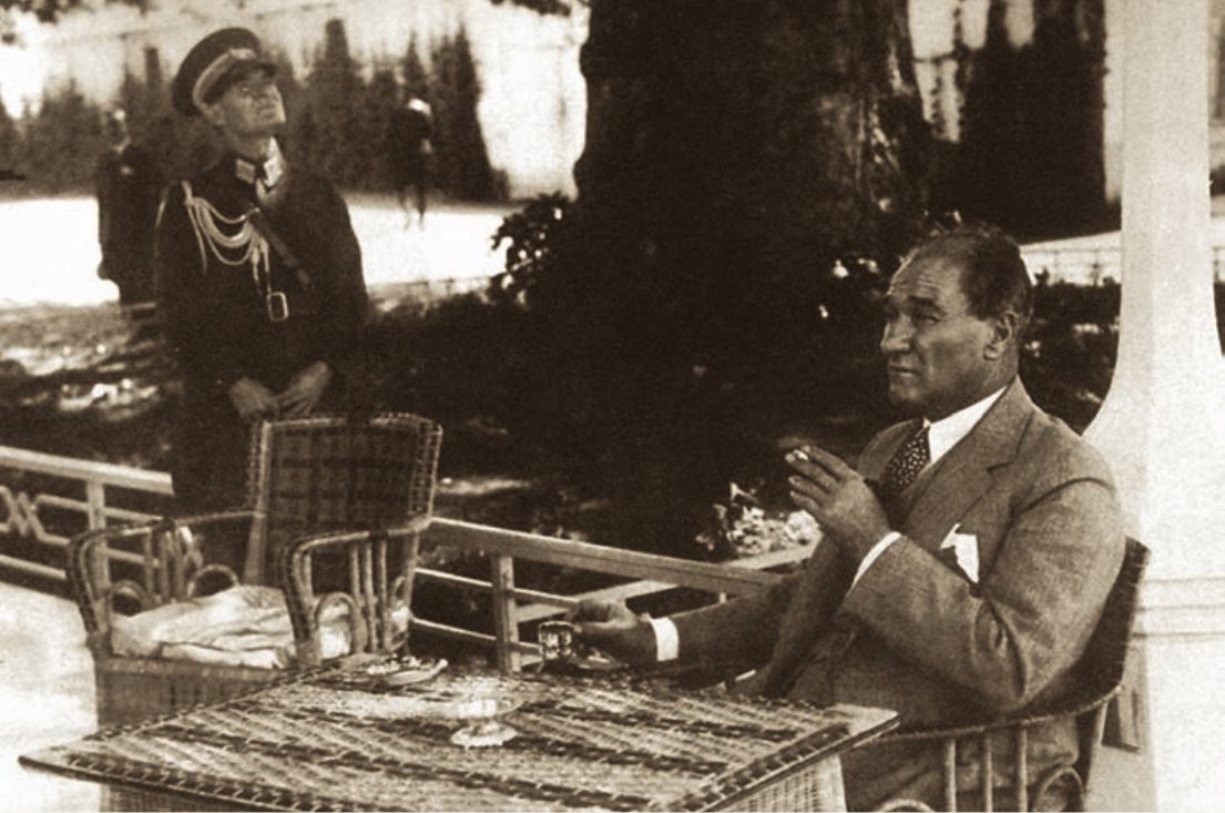 Yapay zekâ şaşırtmaya devam ediyor: Atatürk'e Selanik Türküsü söylettiler
