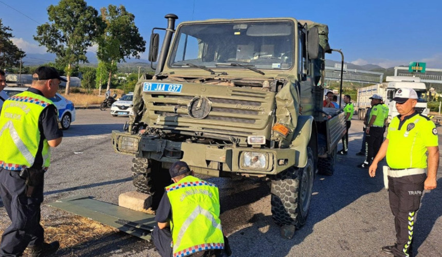Askeri araç kaza yaptı: 10 asker yaralandı