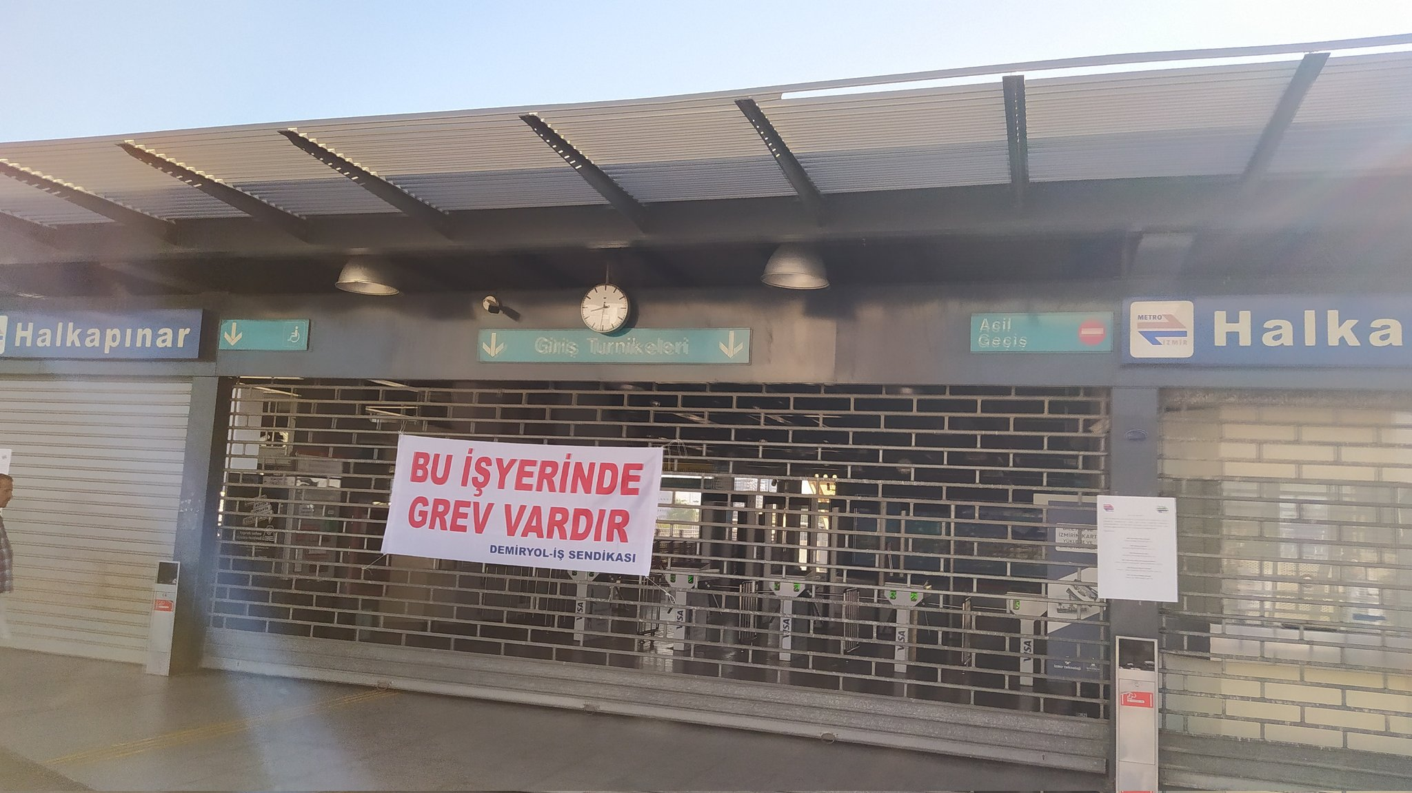 İşçiler greve gitti: İzmir'de metro seferleri durdu