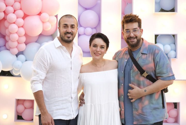 Ezgi Mola'dan karnı burnunda ilk poz! Sosyal medyada beğeni topladı!