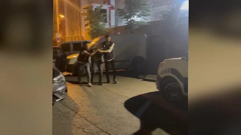 Kadını döverek bayıltıp minibüse bindirmişti! O cani yakalandı
