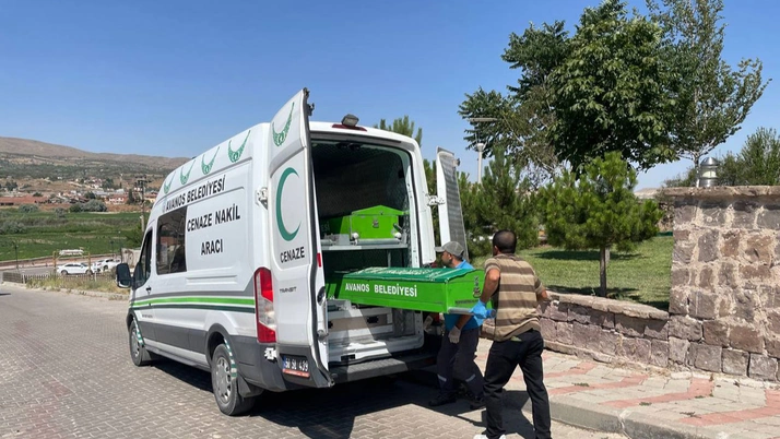 Otel havuzunda dehşet! Eşini ve kızını havuzda bıçakladı