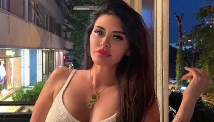 40 yaşındaki Ebru Polat'tan bornozlu poz!