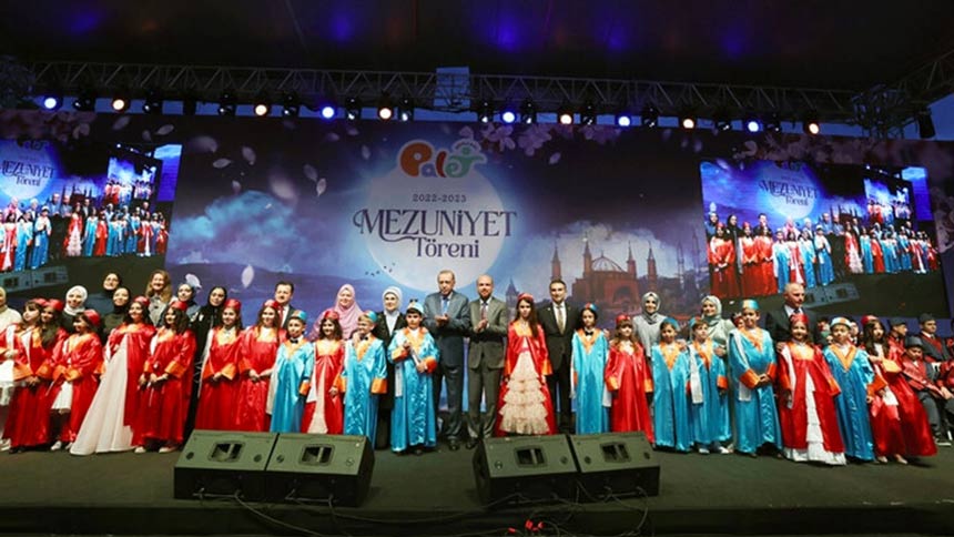 Cumhurbaşkanı Erdoğan torunu  Ali Tahir Erdoğan mezun oldu! Dedesi törene gitti