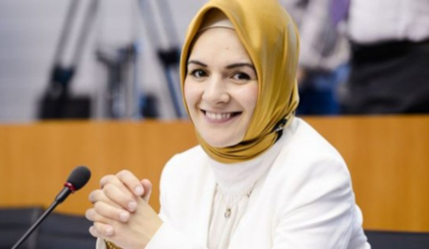 Yeni Aile Bakanı Mahinur Özdemir kimdir, kaç yaşında nereli, evli mi?