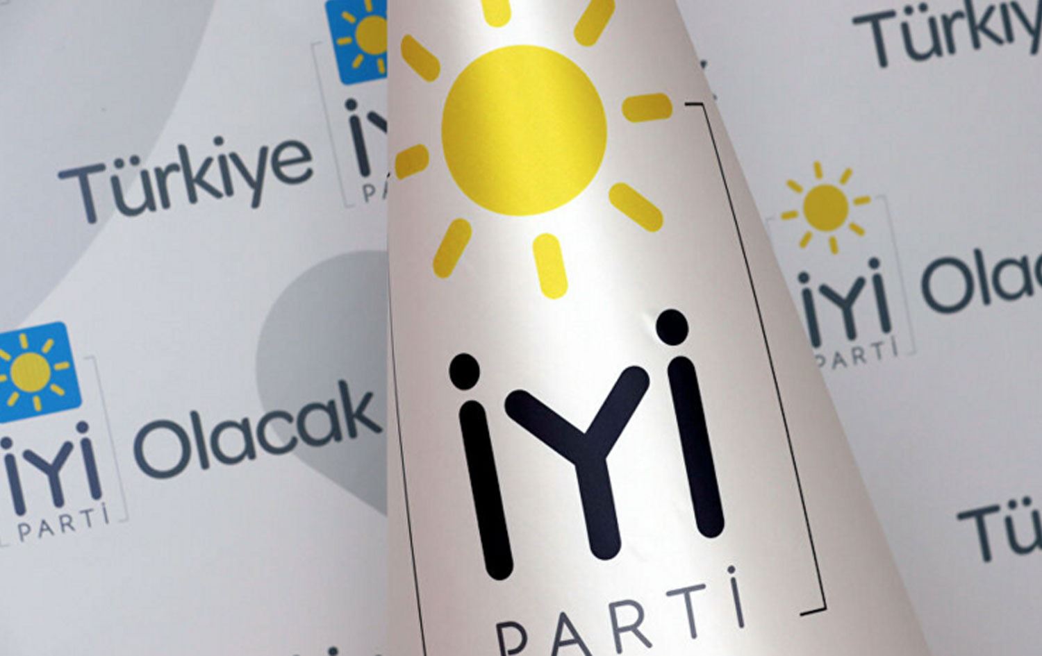 İYİ Parti'den istifa etti!