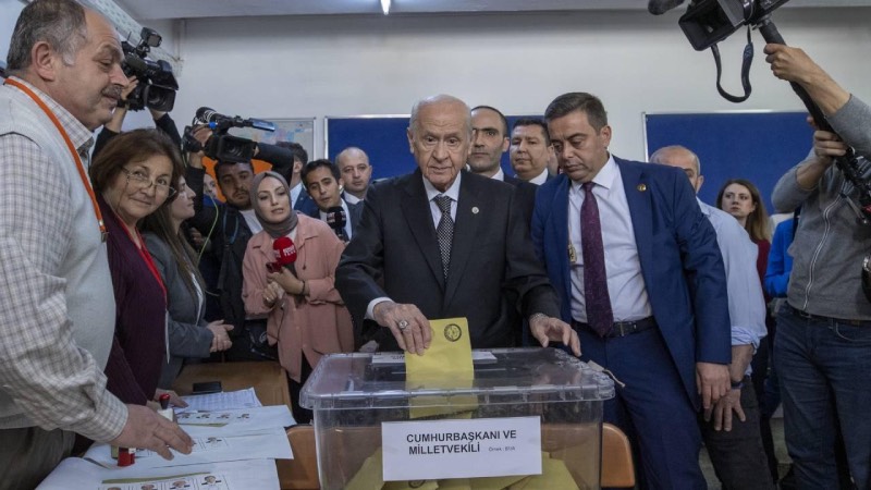 Bahçeli'nin oy kullandığı sandıktan bakın kim birinci çıktı?