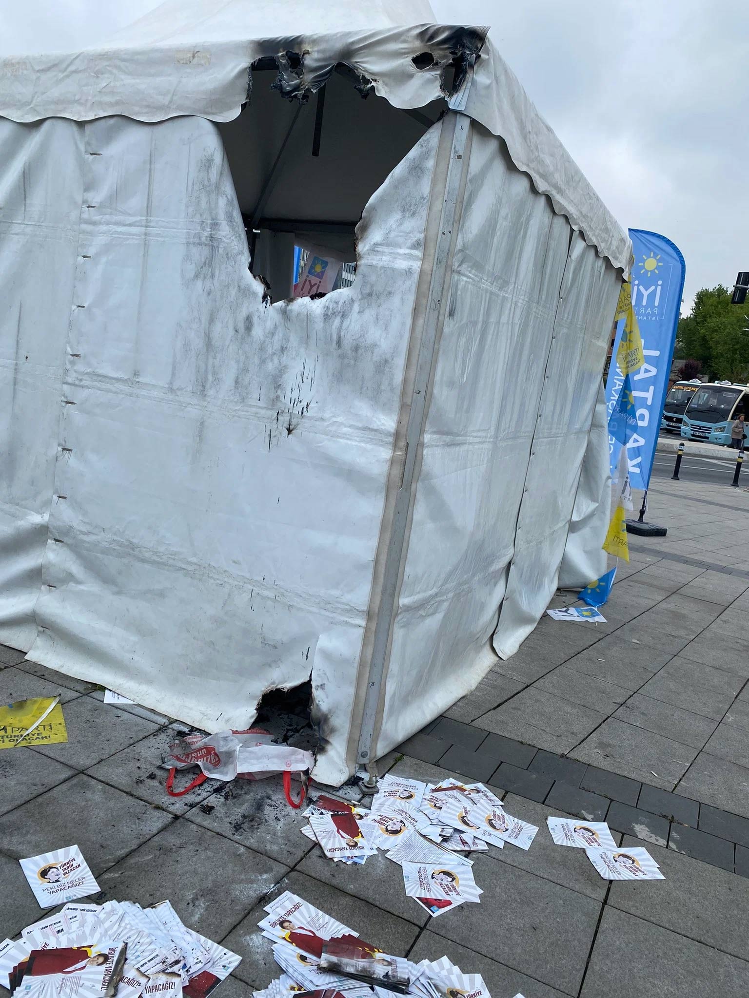 İYİ Parti’nin İstanbul'daki seçim çadırına saldırı